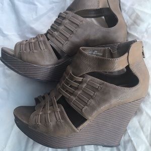Taupe Wedges. Size (8)